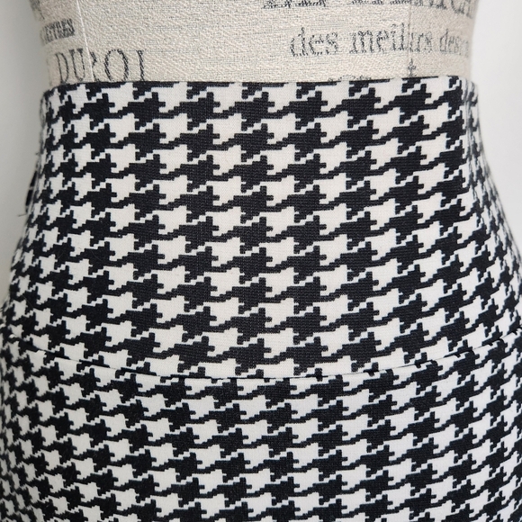 Vintage Houndstooth Pencil Skirt - Picture 3 of 10